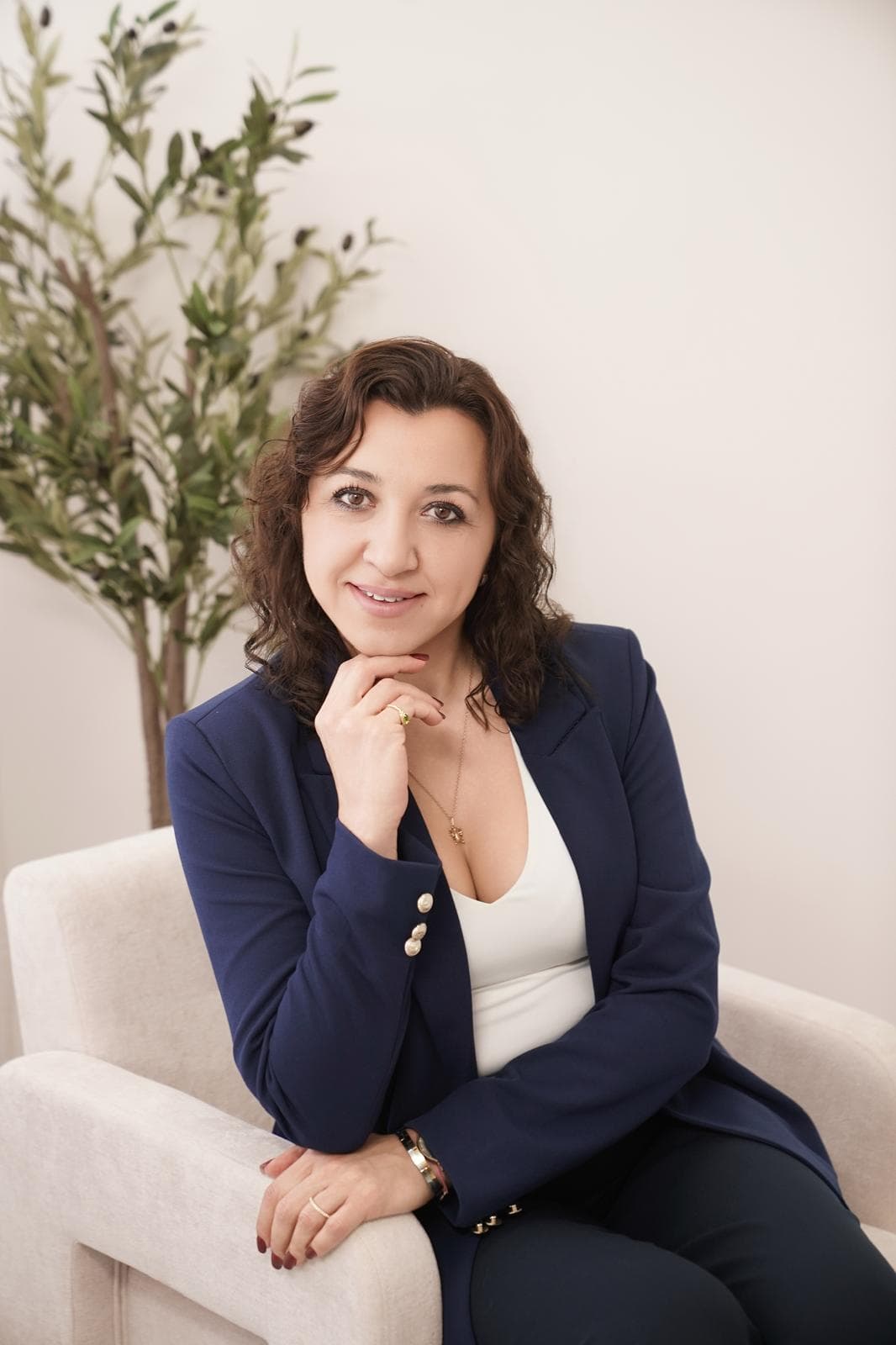 Portrait von Elena Maurer, Geschäftsführerin und Inhaberin von VerwalterBlick24